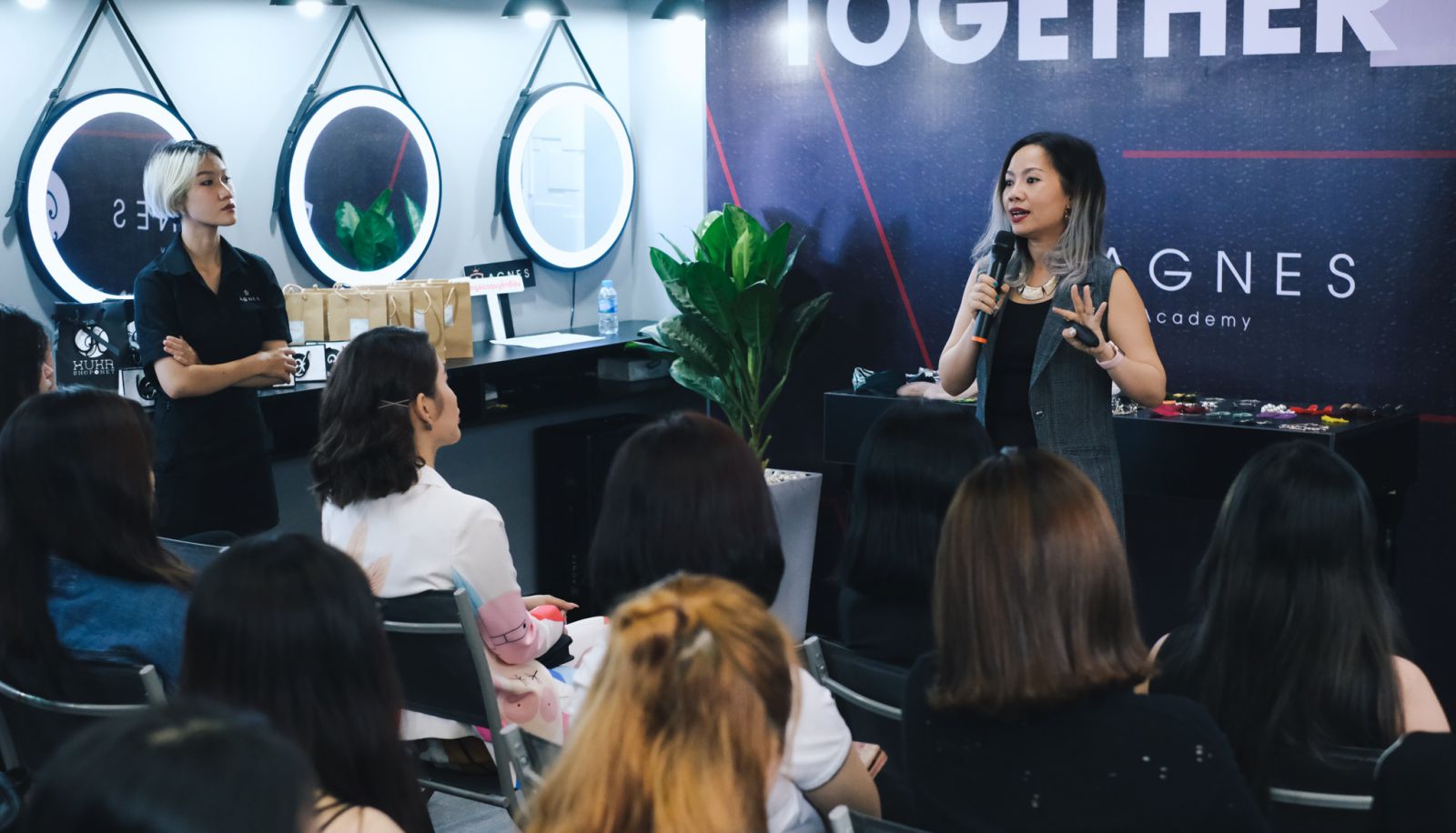 Lớp học bổ trợ kỹ năng : Personal Branding – Thương hiệu cá nhân tại Microblaing by Mien Thao